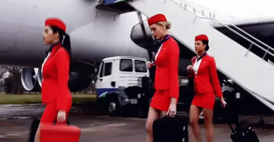 法国空姐2018完整版-电影全集免费在线看-720P高清播放-机舱封闭故事在线观看《法国空姐》